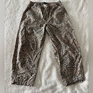 Mid Rise Pull on Barrel Jeans